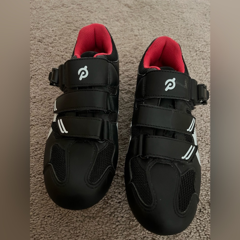 Peloton bike shoes size 7